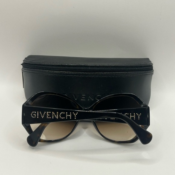 Givenchy Sunglasses SGV616S - Picture 3 of 9